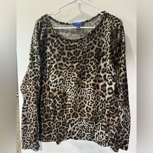 Women’s XL cheetah round neck sweater shirt